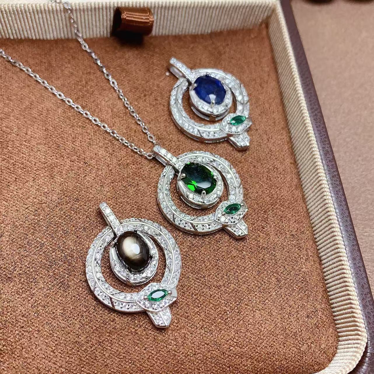 design organic sapphire pendant