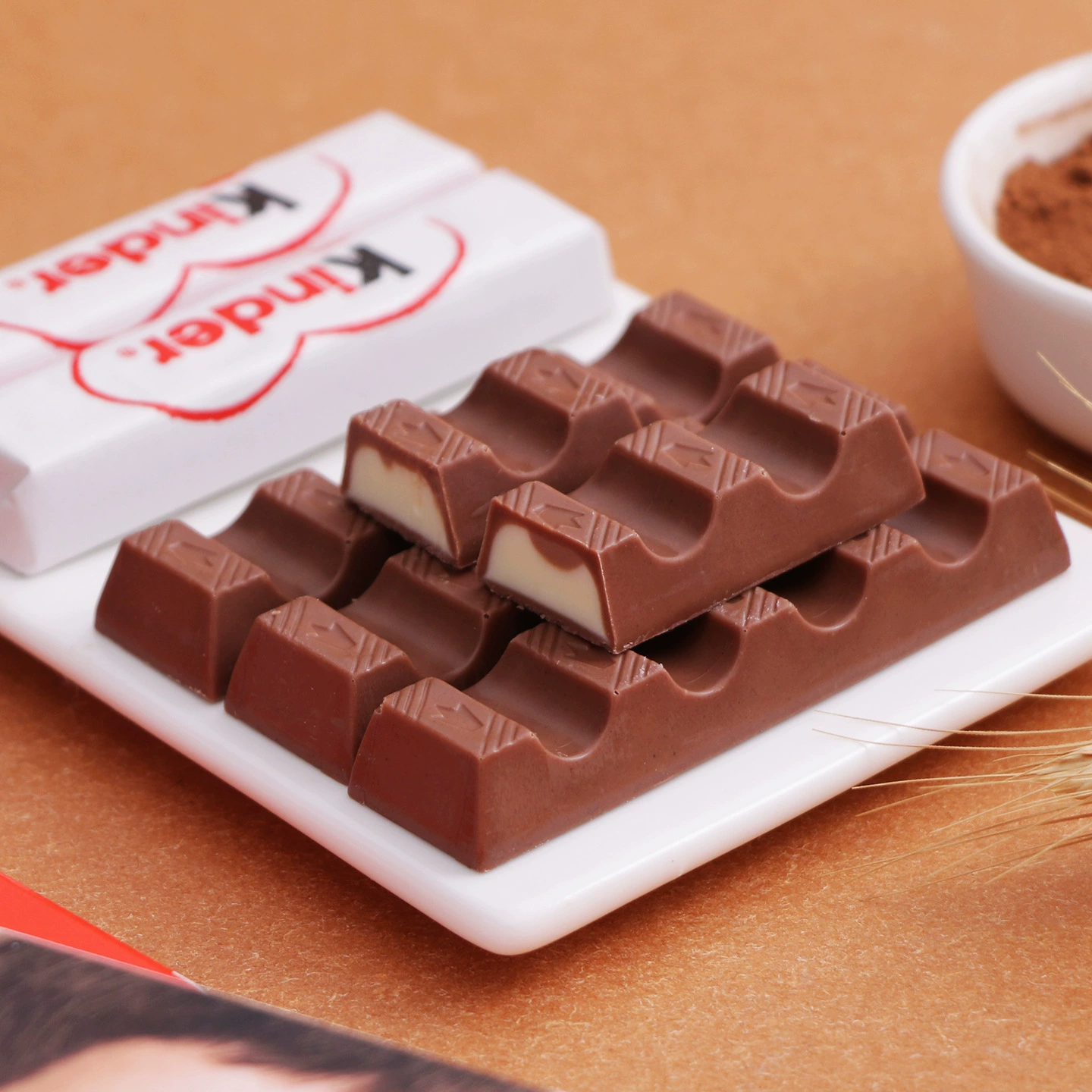 Коробка молочного шоколада (Kinder) T8, 100 г (8 плиток) импортная детская закуска