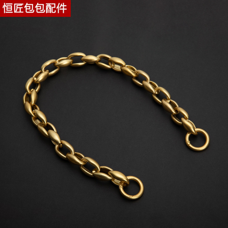 レトロなバッグはアクリルの腋の下のチェーンを改造して短いチェーンを持って延長チェーンに替えてバッグの部品を買う|undefined