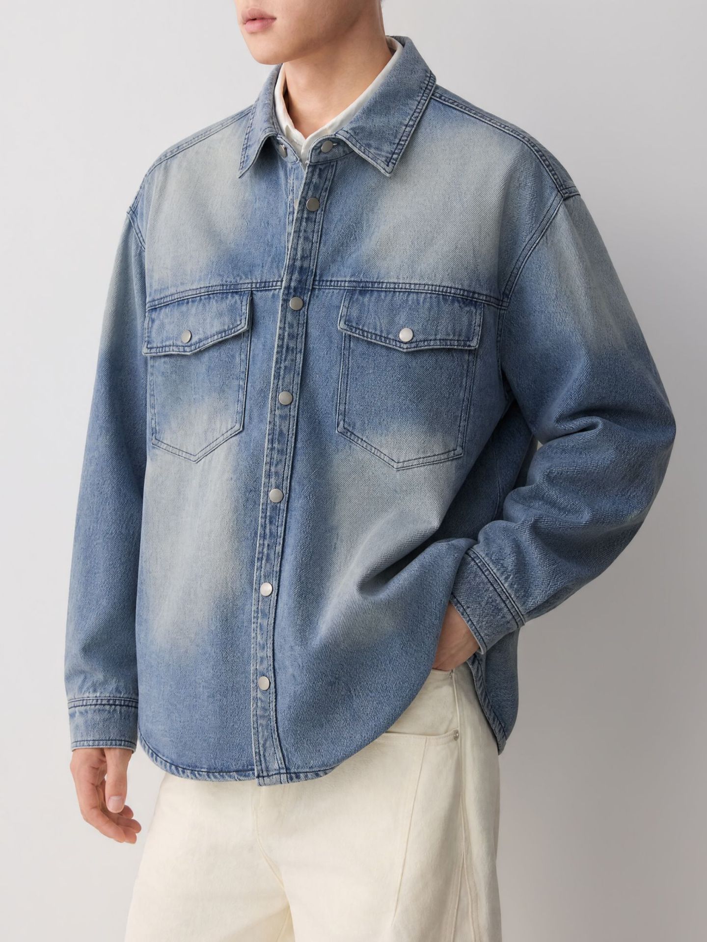 Áo sơ mi denim nam phong cách đường phố, hiệu ứng mài trắng làm cũ, hai túi ngực — Cao bồi xanh