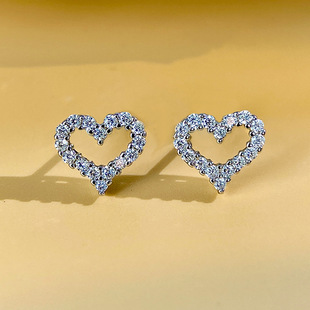 S925 Sterling Silver Moissanite Stud Earrings for Women, Full-Encrusted, T-Brand Style, Heart-Shaped, Light Luxury, Fashionable, Ear-Friendly, Designer Earrings