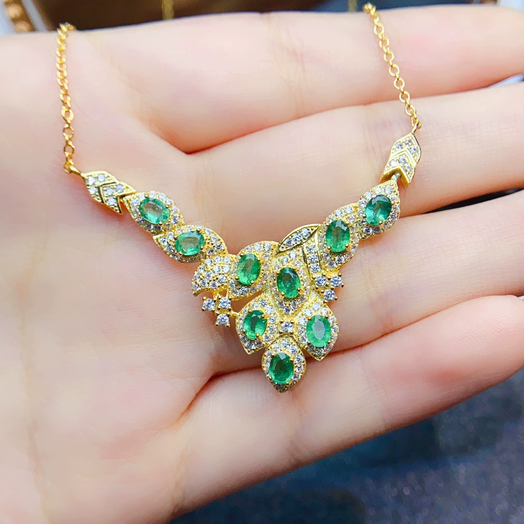 Заводская оптовая продажа натурального изумрудного ожерелья S925 Серебряный инкрустированный основной камень 3*4 Горячие продажи в Европе и Америке