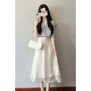 2025 New Summer Hong Kong Style Mature Outfit for Mature Ladies, Internet Celebrity Slightly Tipsy Date Top and Skirt Two-Piece Set for Women