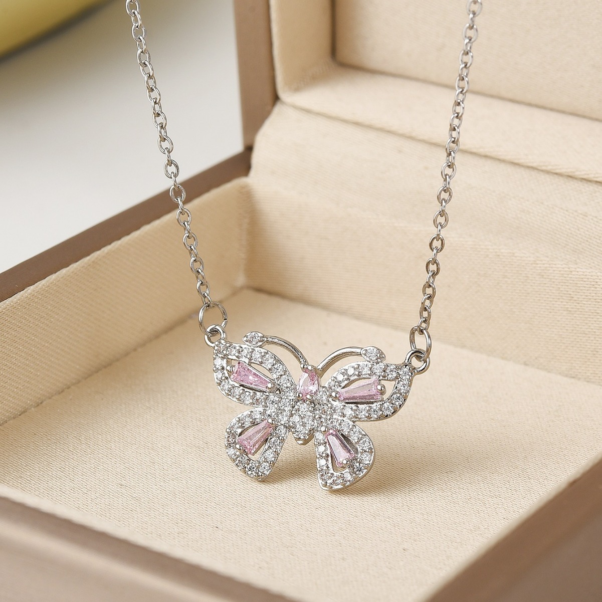 Fashionable necklace