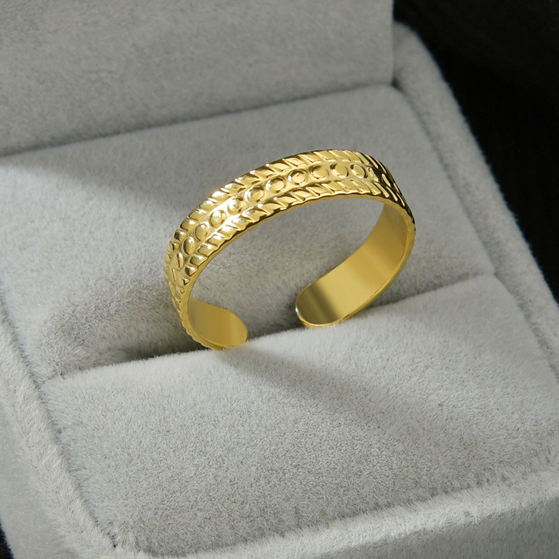 European And American Retro Tire Texture Open Ring 14k Gold Titanium Steel Ring display picture 4