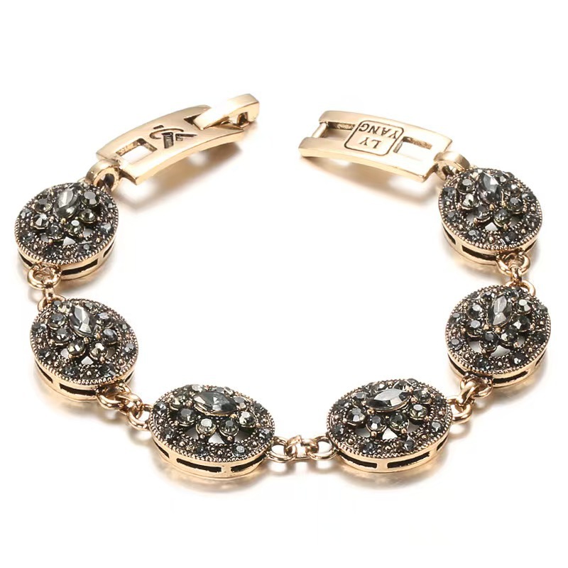 sophisticated fashionable bracelet with zircon