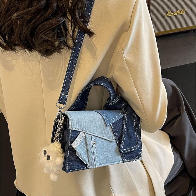 Nicho de diseño bolso denim damas primavera y verano 2024 nuevo simple empalme bolso pequeño bolso de alta calidad