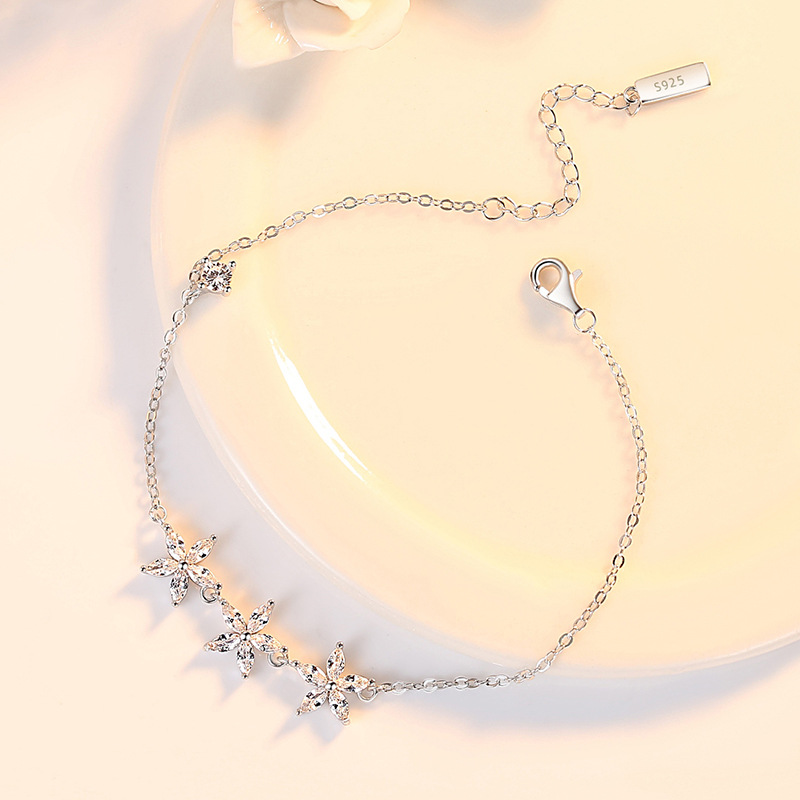 Luz estilo de lujo s925 pulsera de plata esterlina estrella diamante incrustado nicho pulsera de moda simple pulsera de la estrella de las mujeres