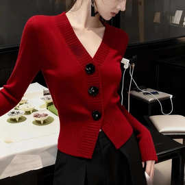 独特漂亮早秋上衣女洋气时髦巨好看气质高端掐腰红色针织开衫毛衣