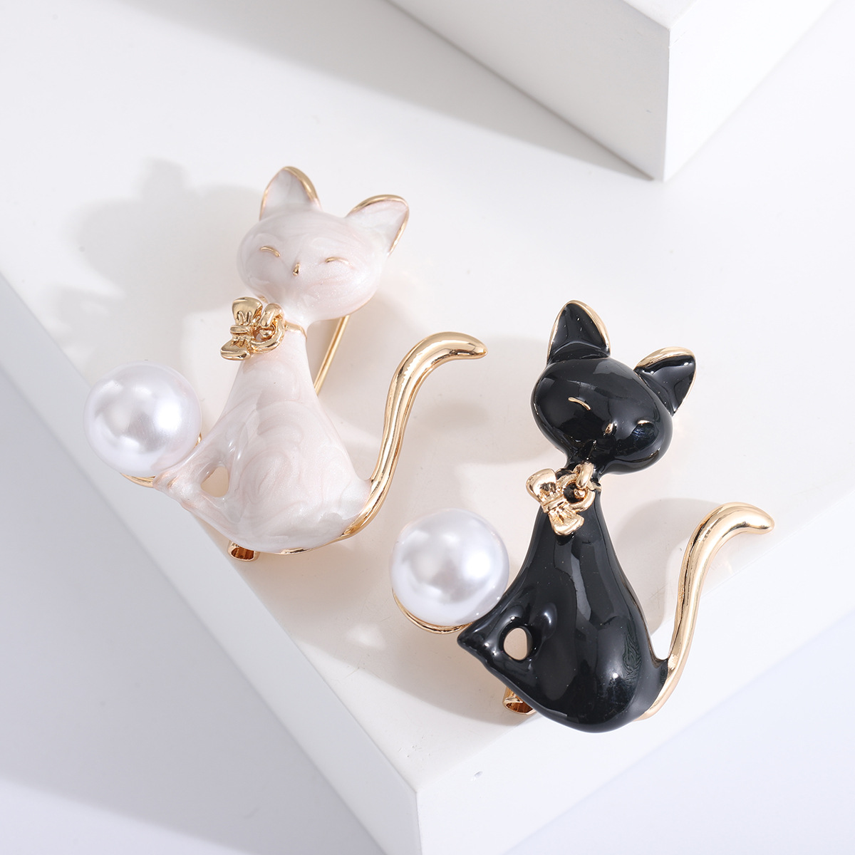 13g Weight Pearl Inlay Material Brooches Classification Casual, Banquet, Party Occasion Cute Pin Cat Alloy Enamel Inlay Pearl Women's Brooches