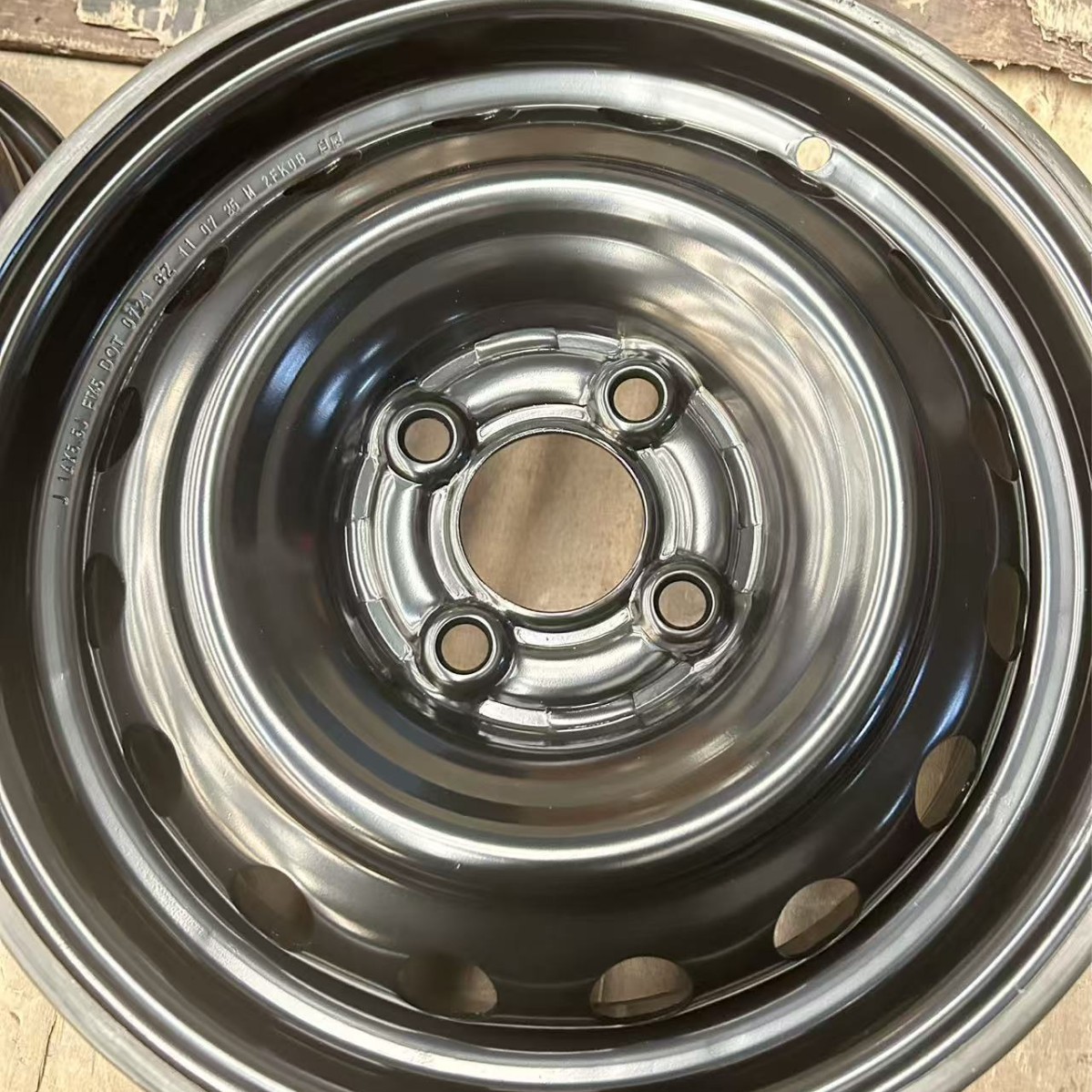 14inch Iron Rim Hub 40300-2Fk 40300-6W 403001Hm Suitable for Nissan Qichen R30 March