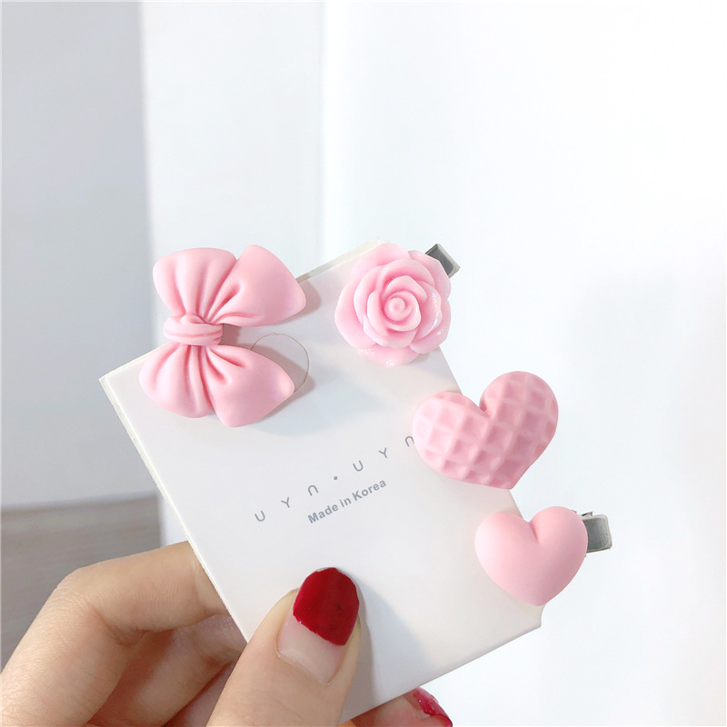 Sweet Heart Shape Plastic Resin Hair Clip display picture 3