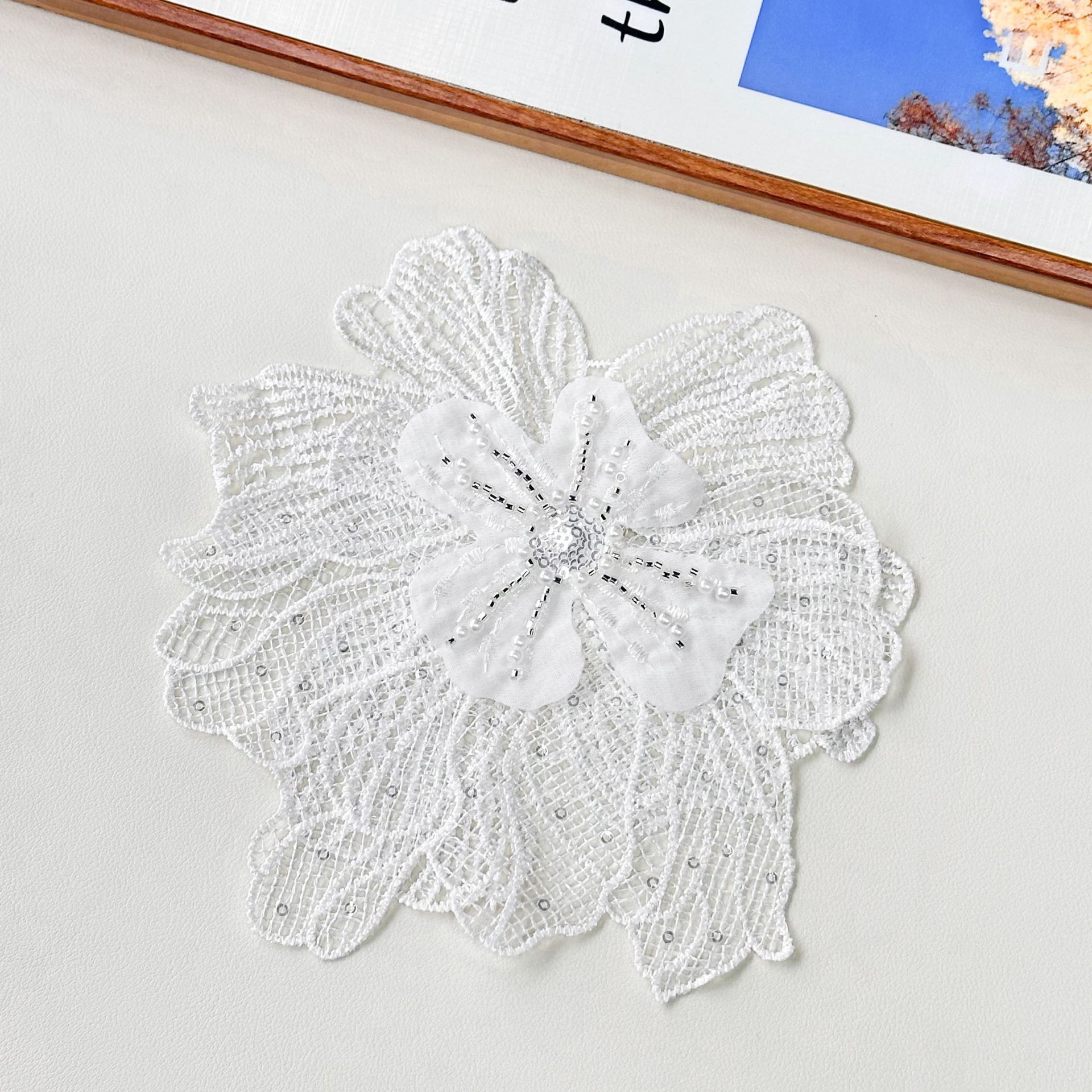 Pegatinas de encaje de flores estereoscópicas blancas, malla exquisita, decoración con esquinillas, accesorios de ropa DIY image 5