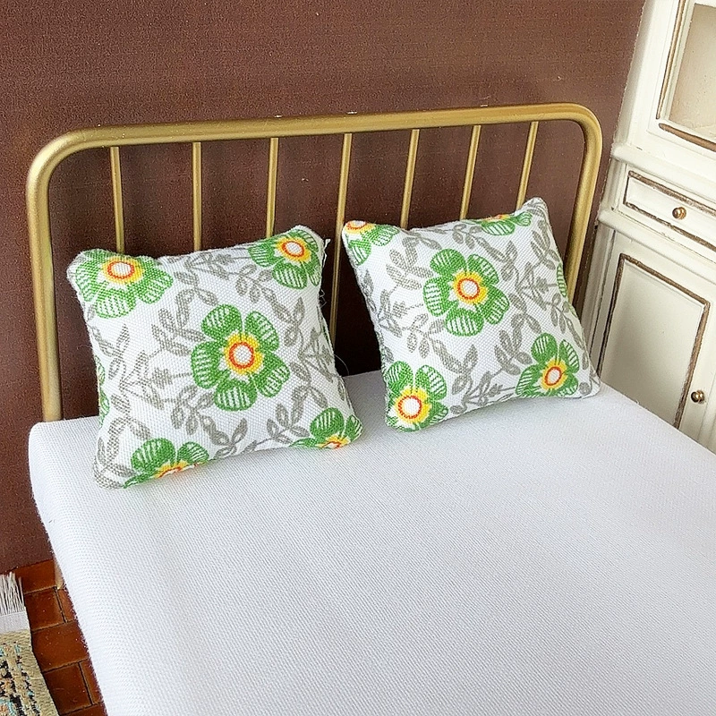 Doll house, small mini model with accessories, pillow, scale 1:12