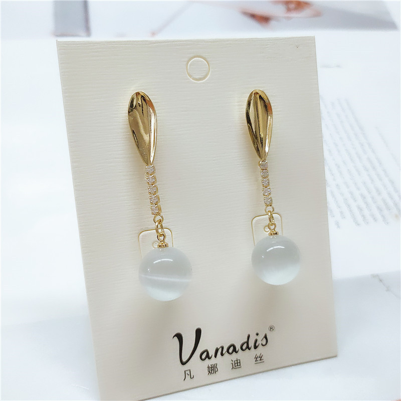 Fashion Pearl Diamond Earrings display picture 1
