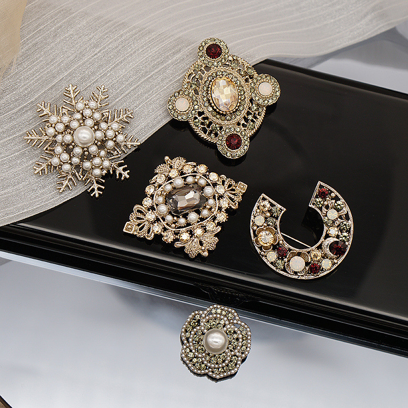 British retro Baroque palace brooch, medieval men's and women's suits, micro-embellished diamond pearl flower brooch, coat accessories