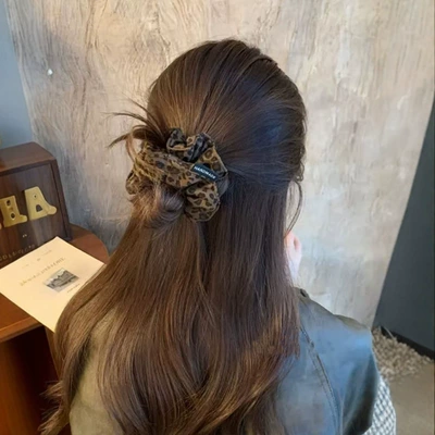 Leopard Print Scrunchie with a | Saç üçün rezinlər