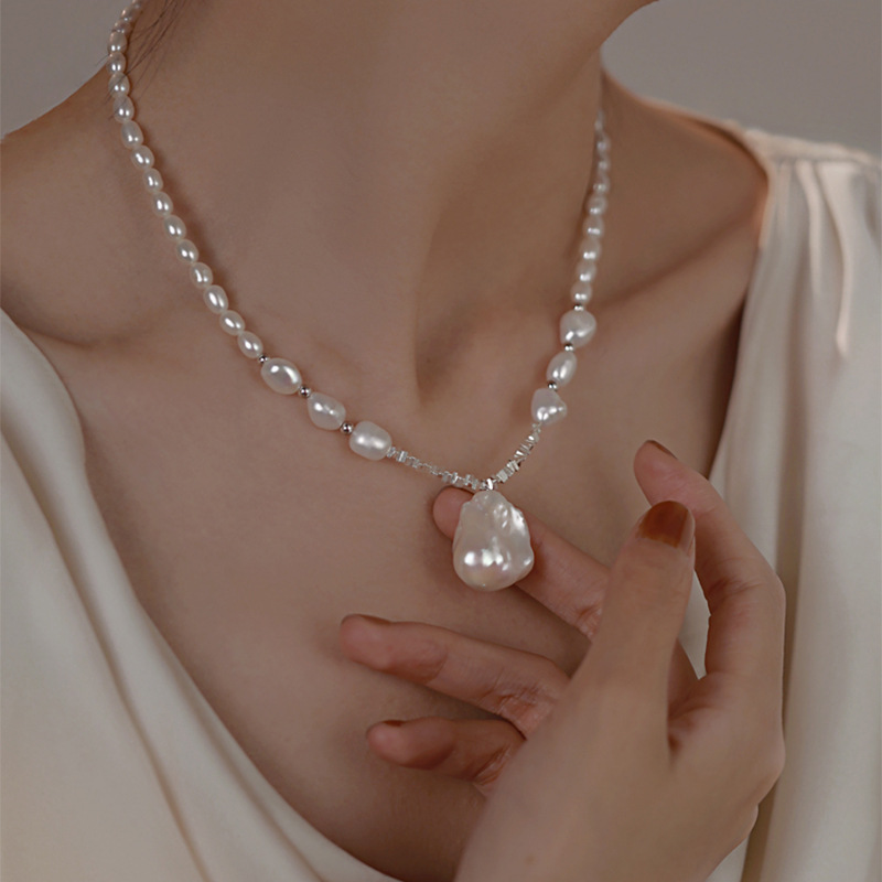 Collar con colgante de perlas de gota de agua de pliegue barroco francés diseño retro con cadena de clavícula con cuentas nicho mujer simple