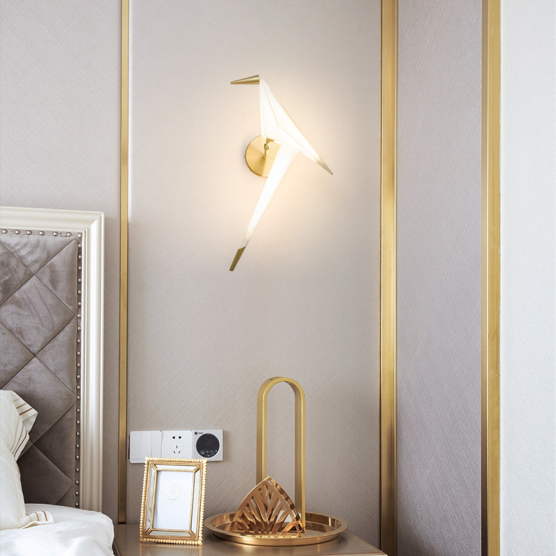 Lámpara de pared de grúa de papel nórdica moderna y minimalista sala de estar dormitorio cabecera lámpara de pasillo acrílica creativa pájaro lámpara de pared sin