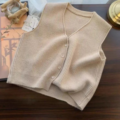 ニットベストのベストのベストの女性は秋の新型の肩を重ねて洋気の流行のノースリーブのセーターのベストを着ます。
