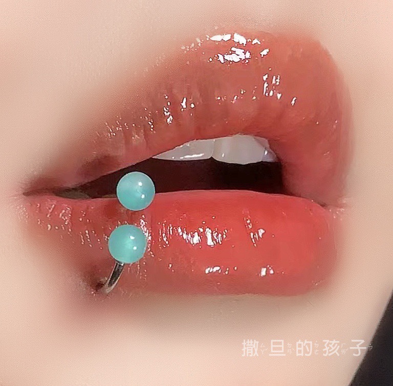 Pointed labret stud close-up product detail