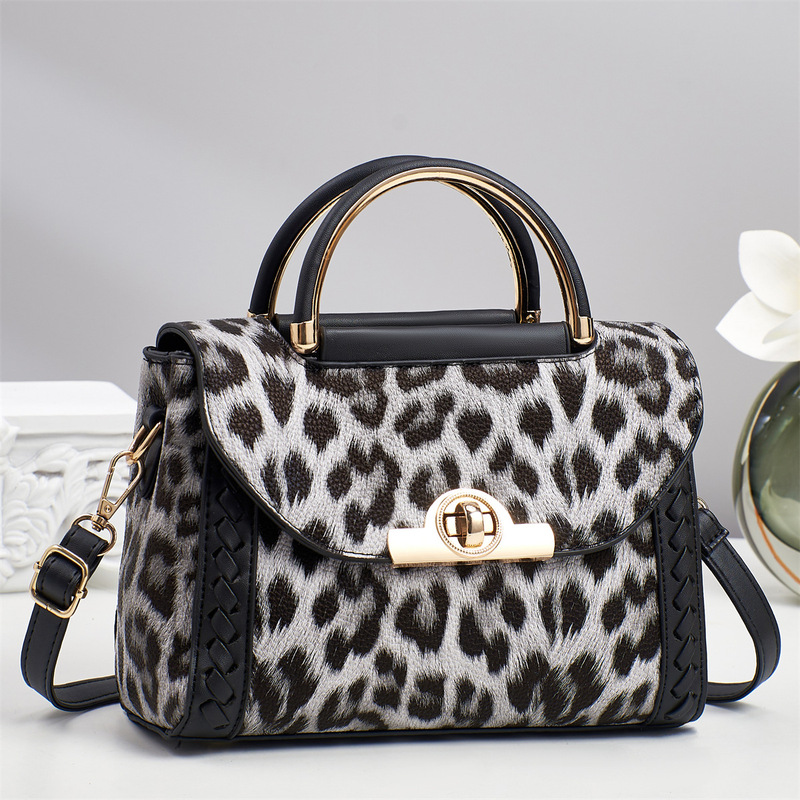 2025 New Fashion Versatile Best-Selling Leopard Print Flap Stylish High-End Trendy Retro Atmospheric Single Shoulder Crossbody Bag