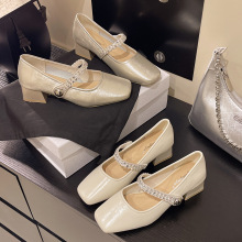 ��Ƹ�������ŮЬ2026�¿����ʽˮ�귽ͷħ����������ȹ�ӵ�Ь