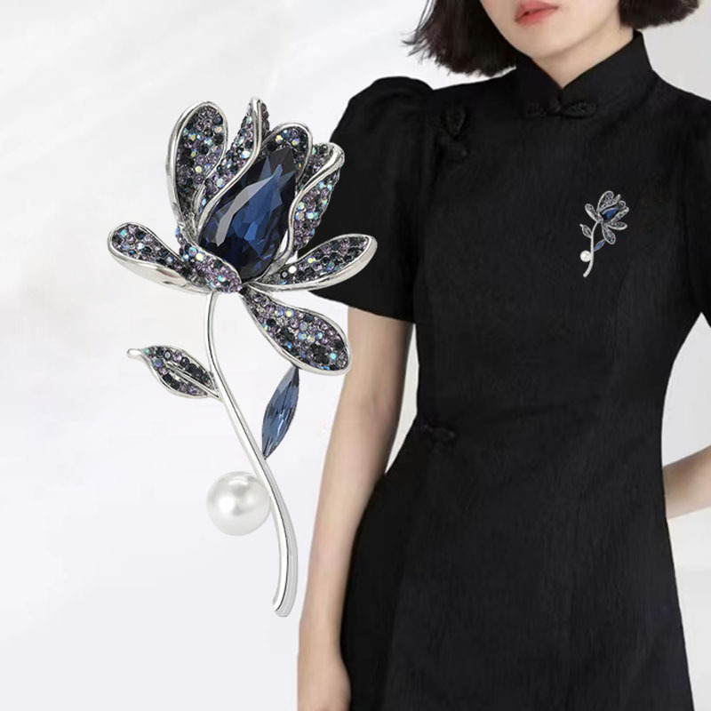 Chinese-Style Exquisite Small Lotus Brooch, High-End Retro Gemstone Flower Corsage, Niche Design Suit Accessory Pin