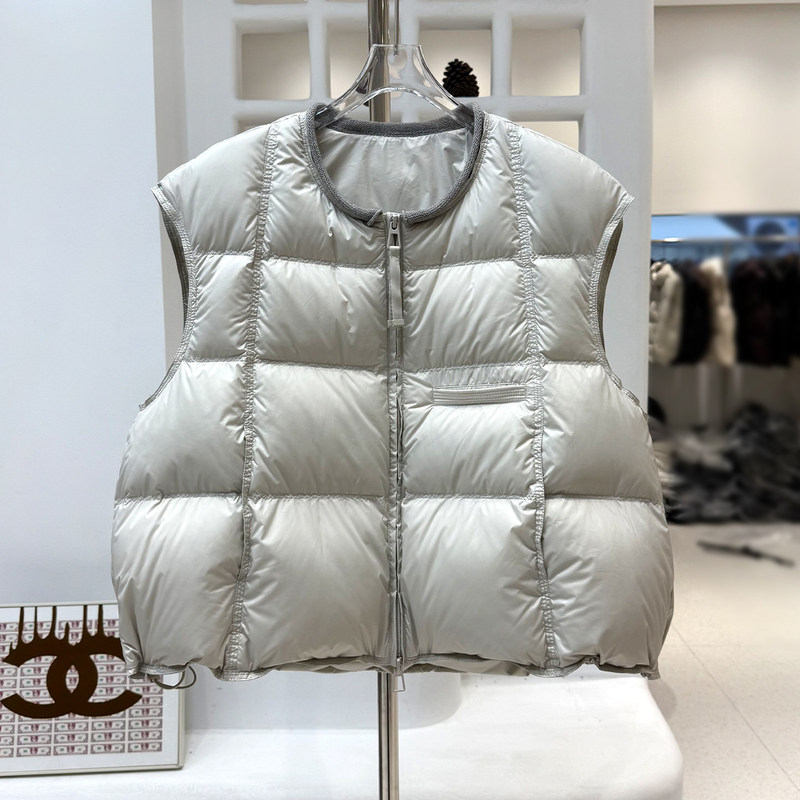 Versatile and Fashionable Round-Neck down Vest for Women, New Autumn and Winter Casual Top, Short White Duck down Vest Jacket