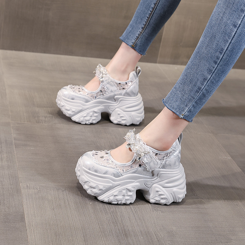 Giày sneaker nữ đế dày độn cao dáng nhỏ thời trang — Màu trắng