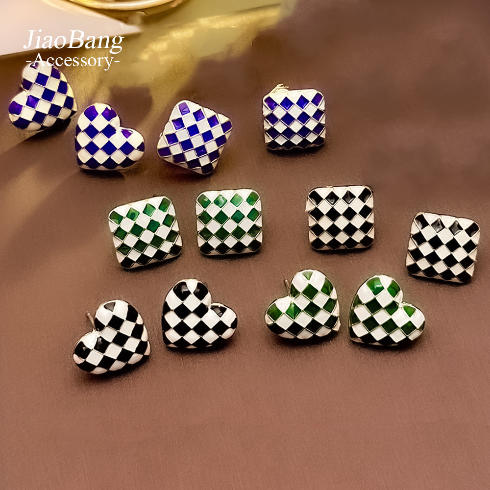 Pendientes de amor de goteo de aceite de goteo de aguja de plata Pendientes pequeños y exquisitos de temperamento de red Pendientes modernos y simples de todos los días mujeres