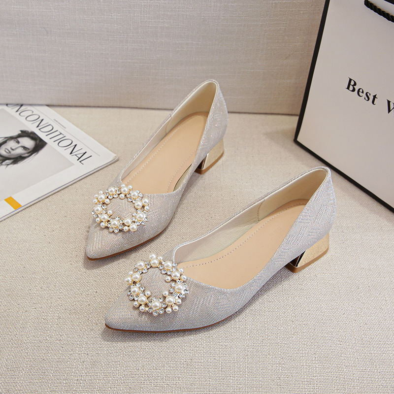 珍珠扣夏季新款高跟法式尖头粗跟单鞋职业通勤大码40-43女鞋跨境