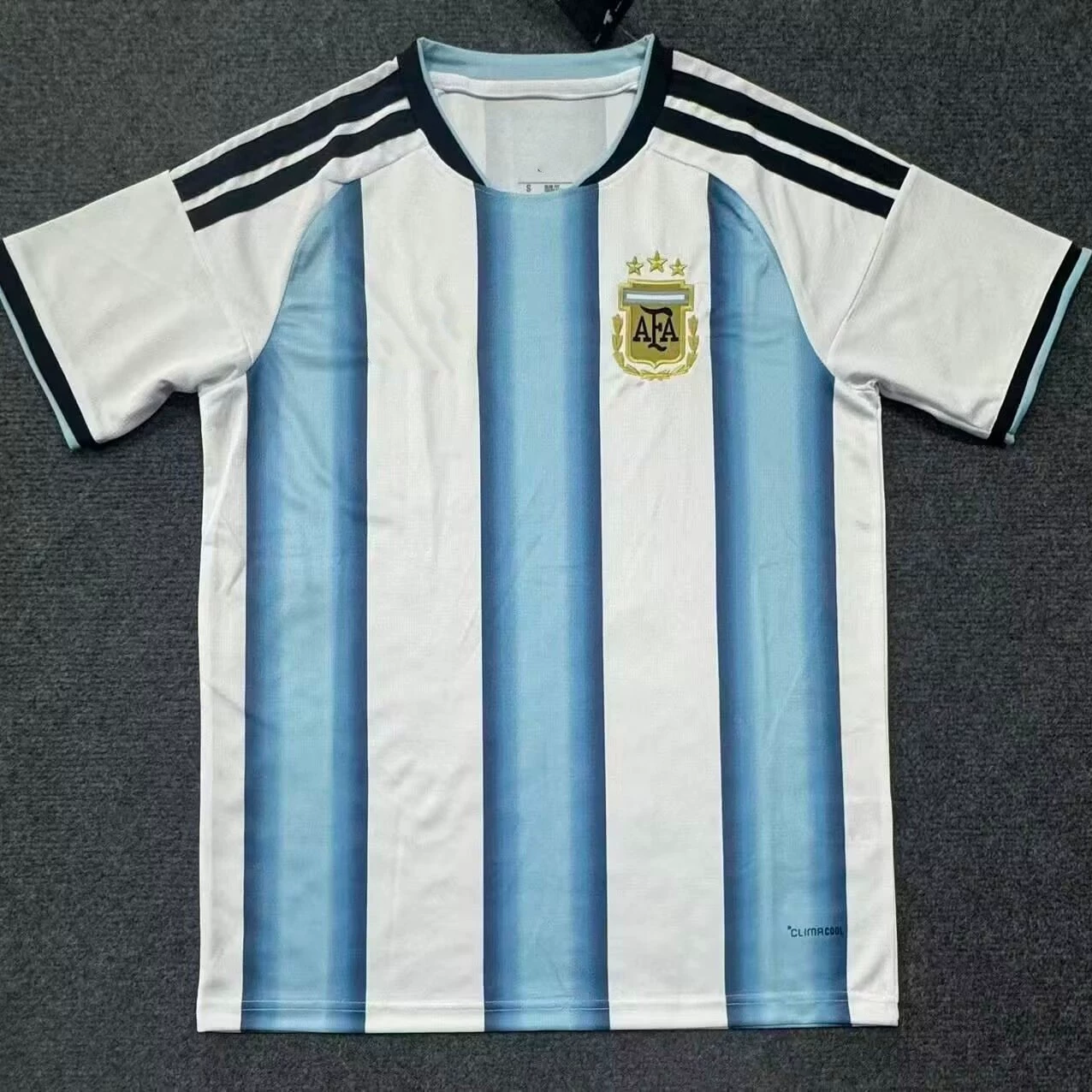 26. футбольная форма, цельный император, лошадь, Англия, Бразилия, Азия, Аэнсен, Манчестер Юнайтед, Челси Манчестер Сити, бразильские фанаты.