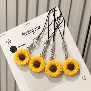 Winning the First Prize in One Fell Swoop, Sunflower Key Mobile Phone Pendant, Small Gift for Best Friend during Graduation Season, Hot-Selling Gift Pendant for Street Stalls
