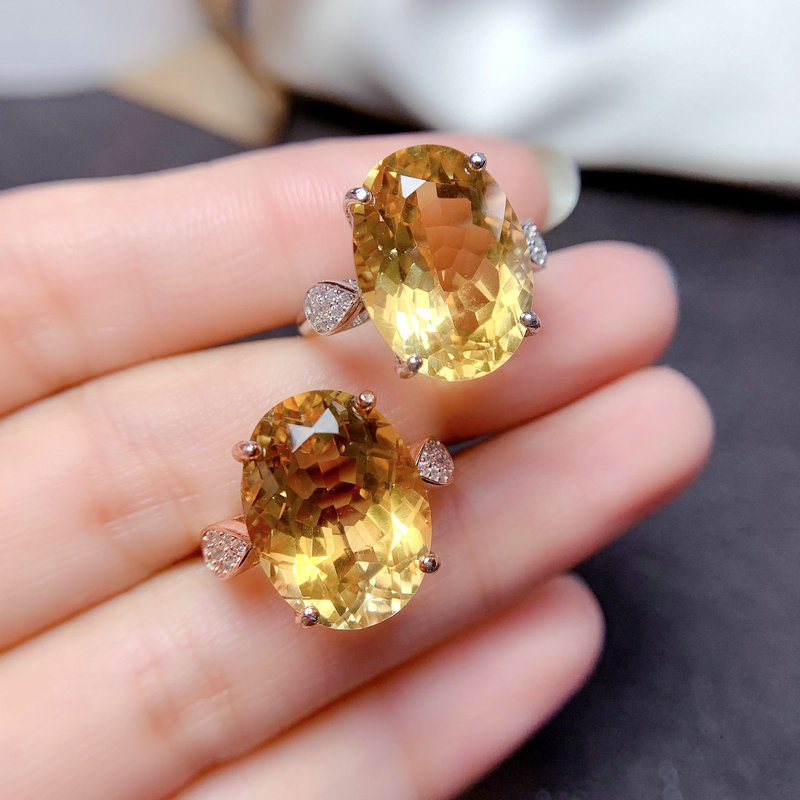 Glittrande designerring för kvinnor, elegant och bekväm_voghion.com
