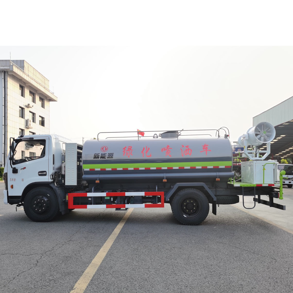 New Energy Sprinkler Truck Dongfeng 9-Ton Multi-Functional Greening and Dust-Suppression Sprinkler Truck for First-Tier Cities