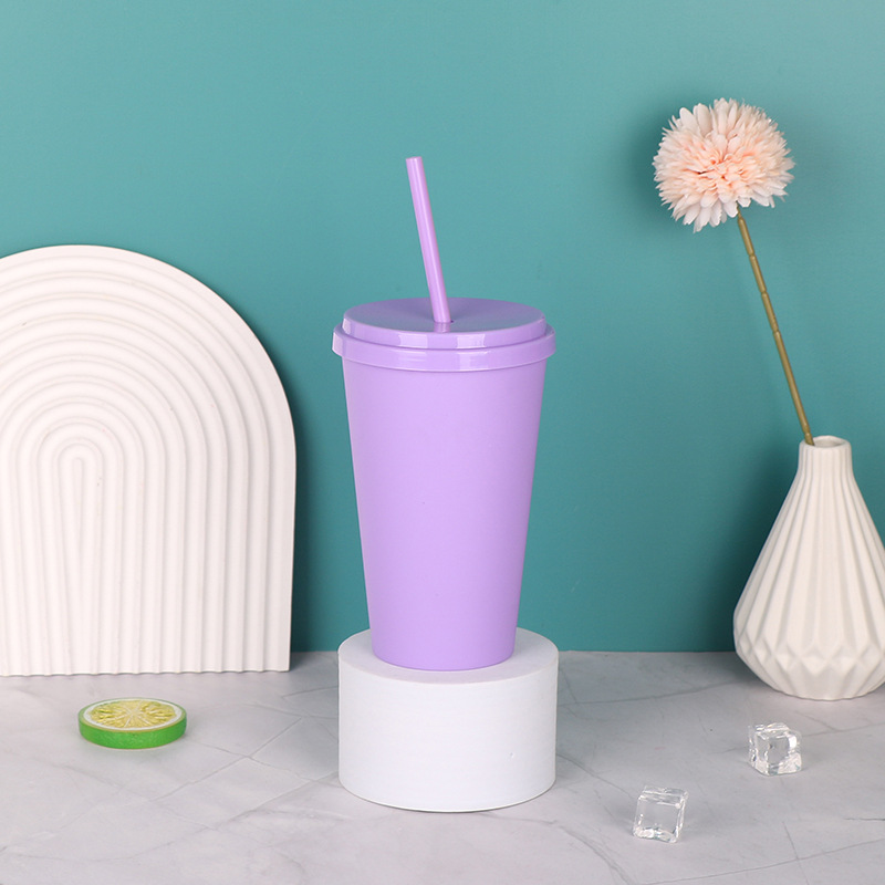 Caramelo transfronterizo red de color rojo ventas calientes sin borde taza de paja de plástico americano con tapa taza de paja taza de agua mayorista
