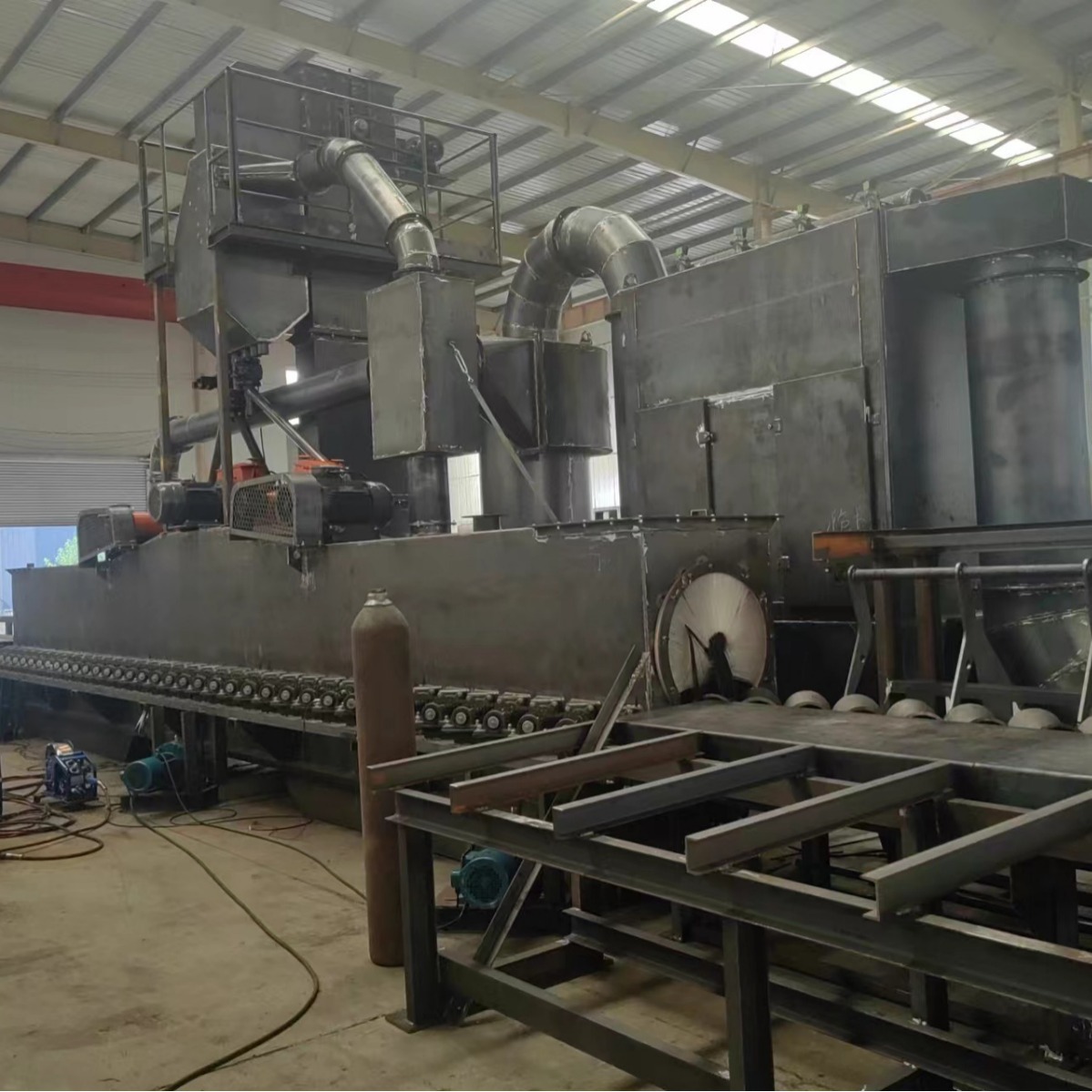 抛丸机转轮除锈机 辊道式抛丸机