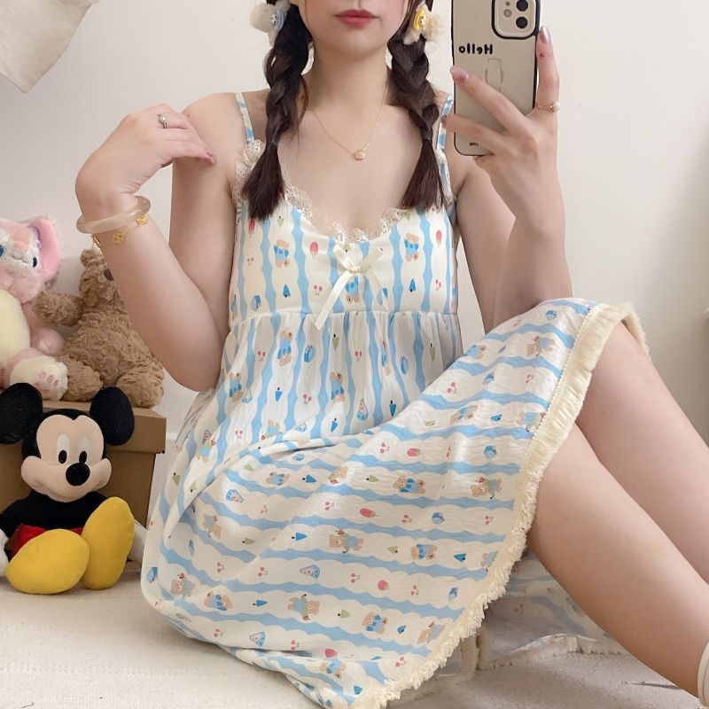 El oso azul viene con una almohadilla para el pecho, un camisón, una mujer, un dulce servicio a domicilio de verano, una nube, un pijama de hilo de algodón, ropa exterior delgada