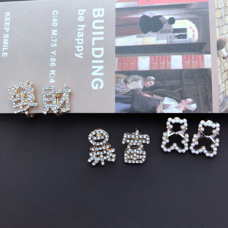 Full Diamond Bear Stud Earrings display picture 1