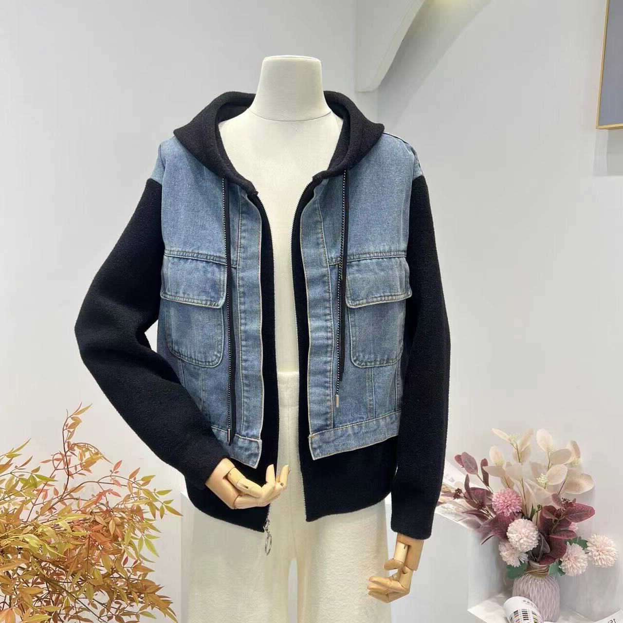 Veste en jean patchwork d'inspiration vintage avec capuche – Coupe baseball oversize (taille unique, beige/noir délavé)_voghion.com