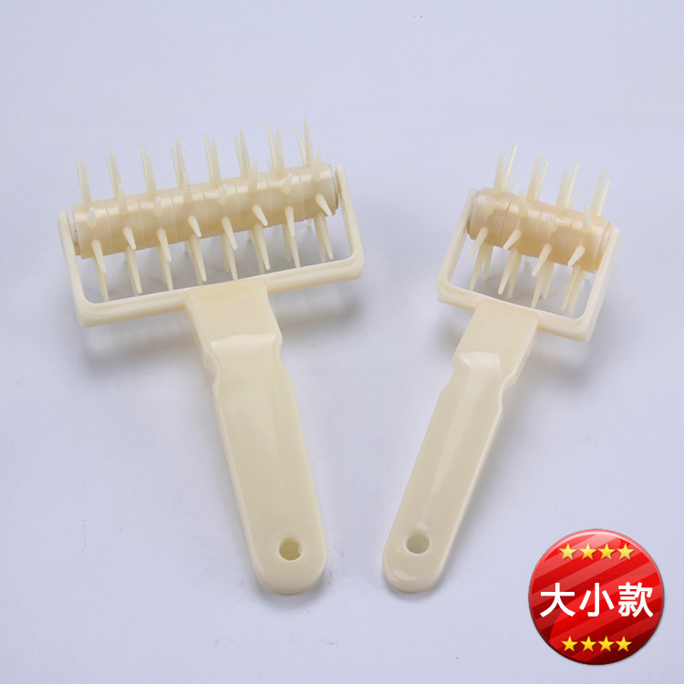 跨境專供塑料滾針披薩打孔器餅皮針輪愛滿屋烘焙工具大號小號可選