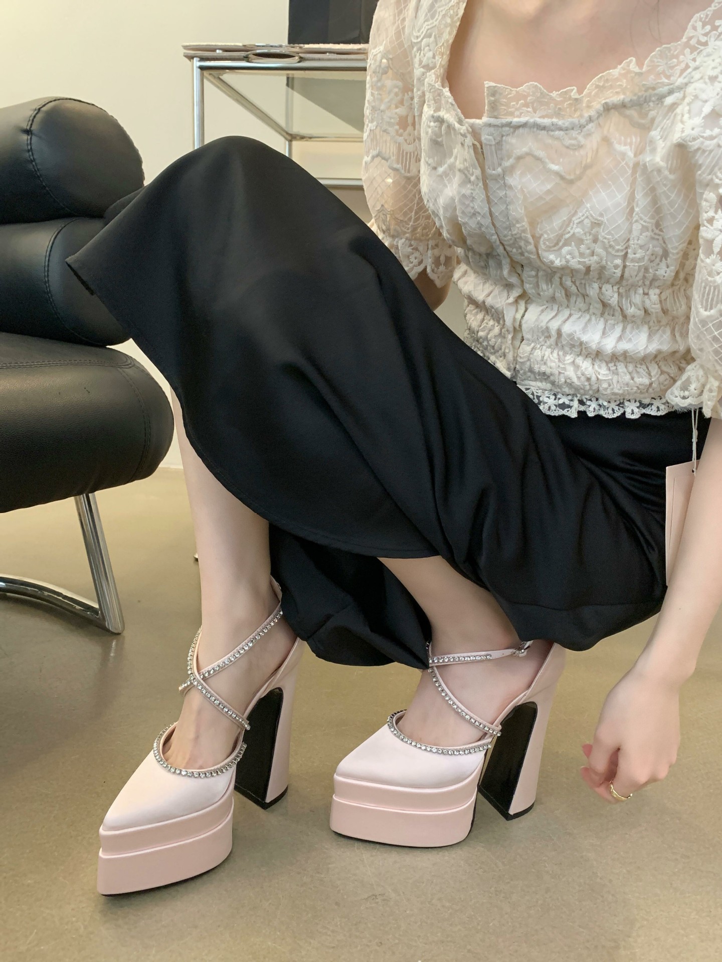 Giày cao gót nữ mũi nhọn satin gót dày thời trang xuân hè — Màu đen chi tiết 17