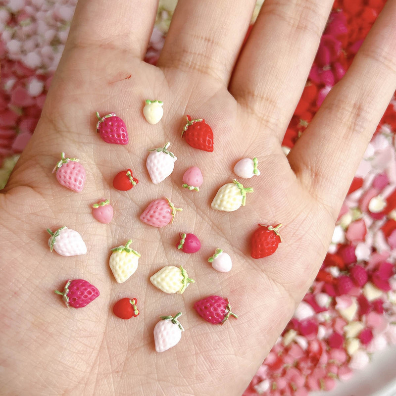 Cartoon Strawberry Nail Art Jewelry Resin Artificial Strawberry Fruit Food Toy Hairpin Mobile Phone Case Handmade DIY Accessories