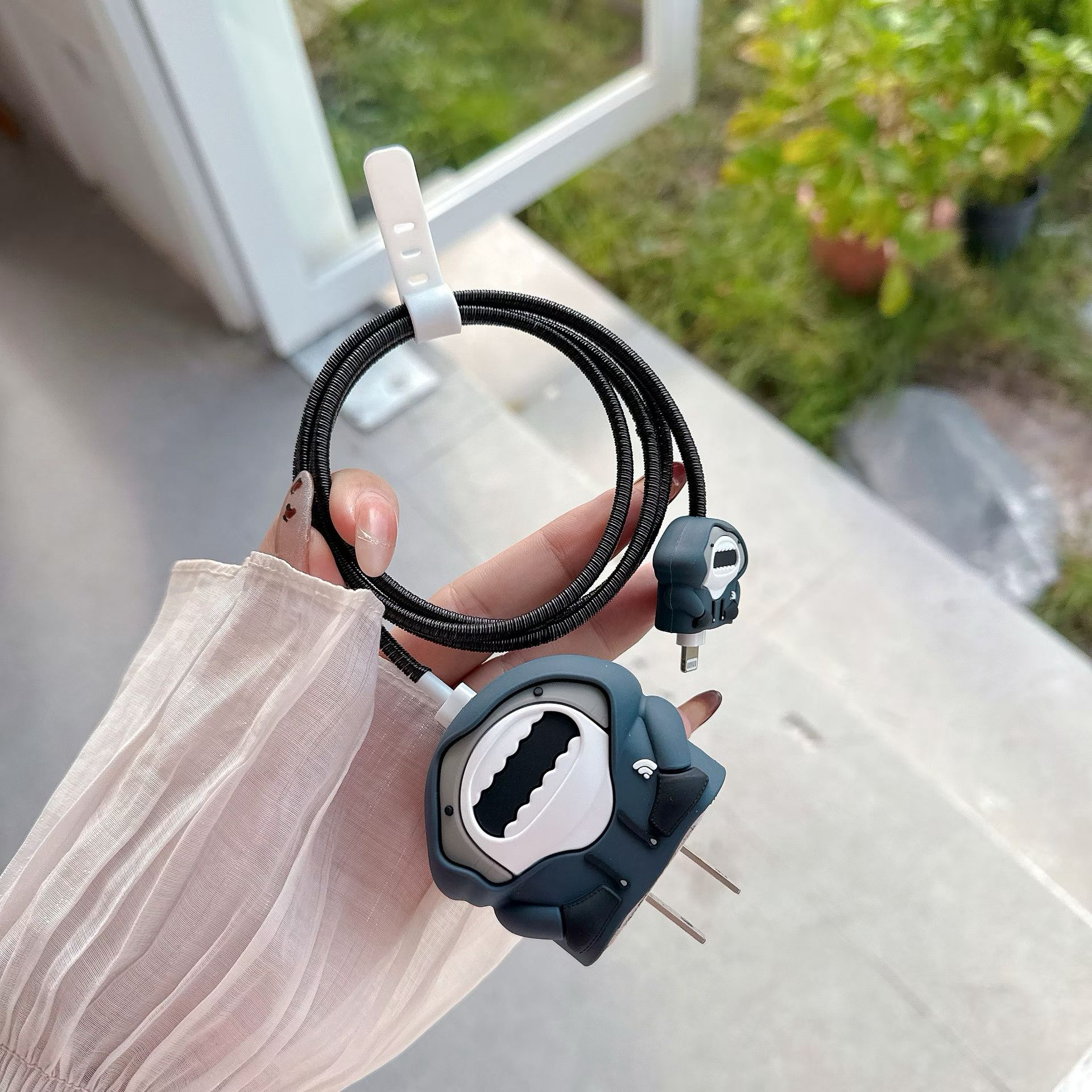 2023 nuevo cargador de dibujos animados cubierta protectora adecuada para Apple carga rápida cabeza 18/20W estándar europeo estándar americano aplicable