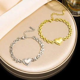 项链;手链;耳钉