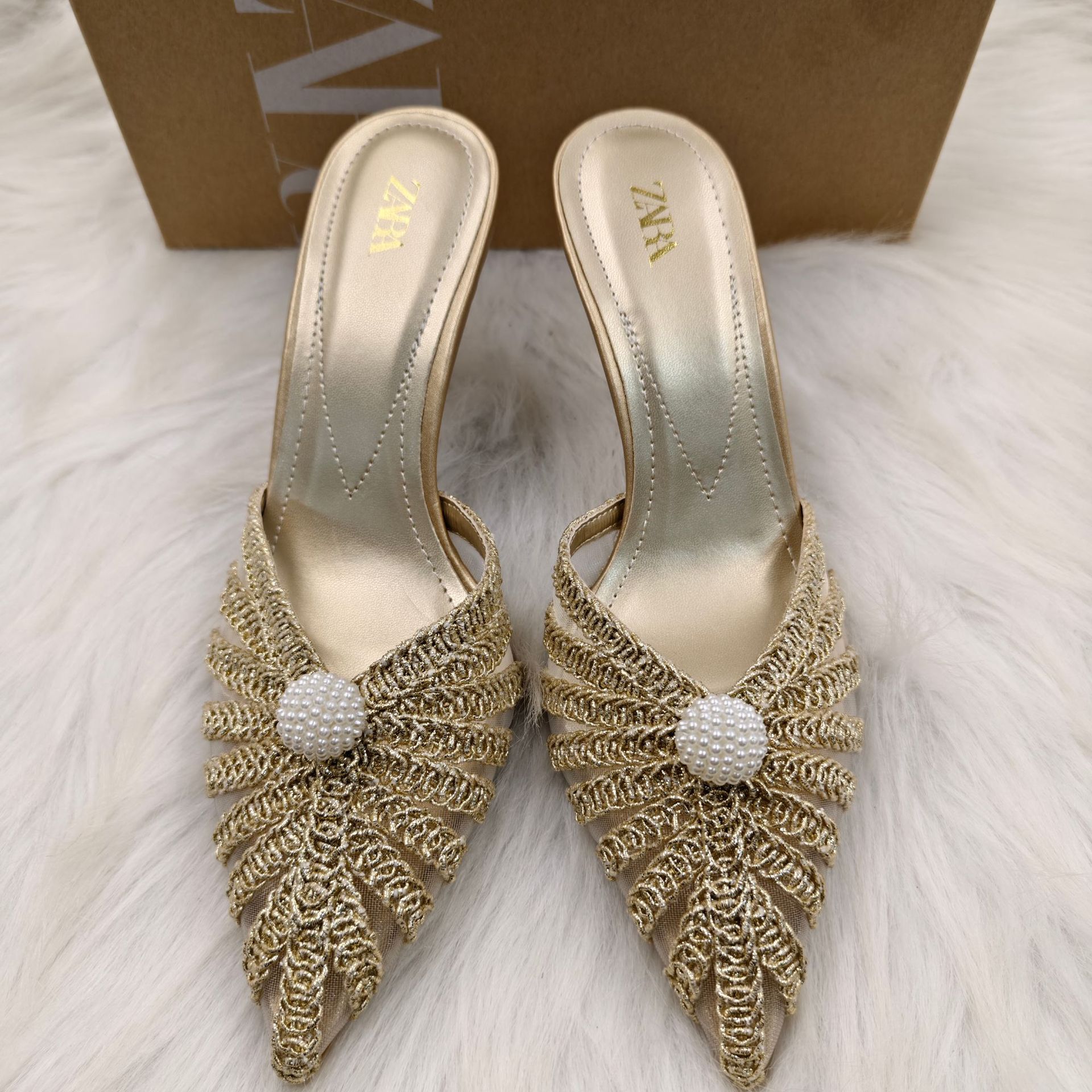  European and American haute couture 2026 spring/summer new fashionable silk pointed rhinestone high heels, hollow shallow mouth slim heel sandals