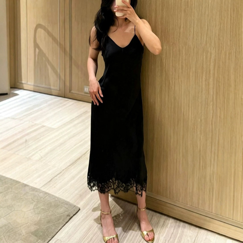 Cross-border European and American women's fashion AliExpress bestseller: stylish lace-detailed silk satin texture backless strap dress