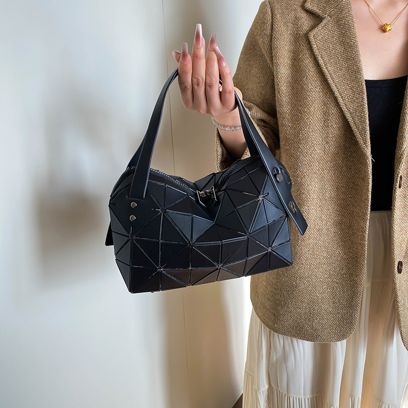 New Style Women's Handbag, Korean Style Versatile Crossbody Bag, Underarm Bag, Trendy and Stylish Women's Bag, Rhombus Pattern Commuter Bag New Style Women's Handbag, Korean Style Versatile Crossbody Bag, Underarm Bag, Trendy and Stylish Women's Bag, Rhombus Pattern Commuter Bag