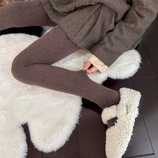 �ﶬ��Ʒ�Ӻ�ӽq���c�Ứ����m��ɫ΢���@�����Bѝ�m��ֱ�Ǹ�Ů